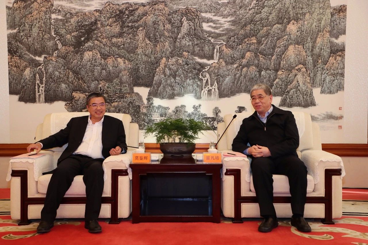 雷凡培會(huì)見中國船級社黨委副書記、總裁莫鑒輝一行